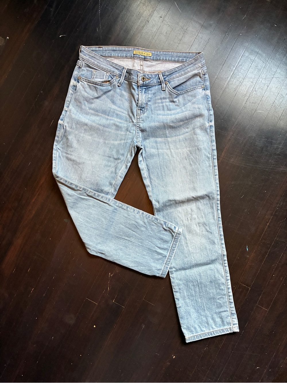 Women’s light wash Guess capris, size 29